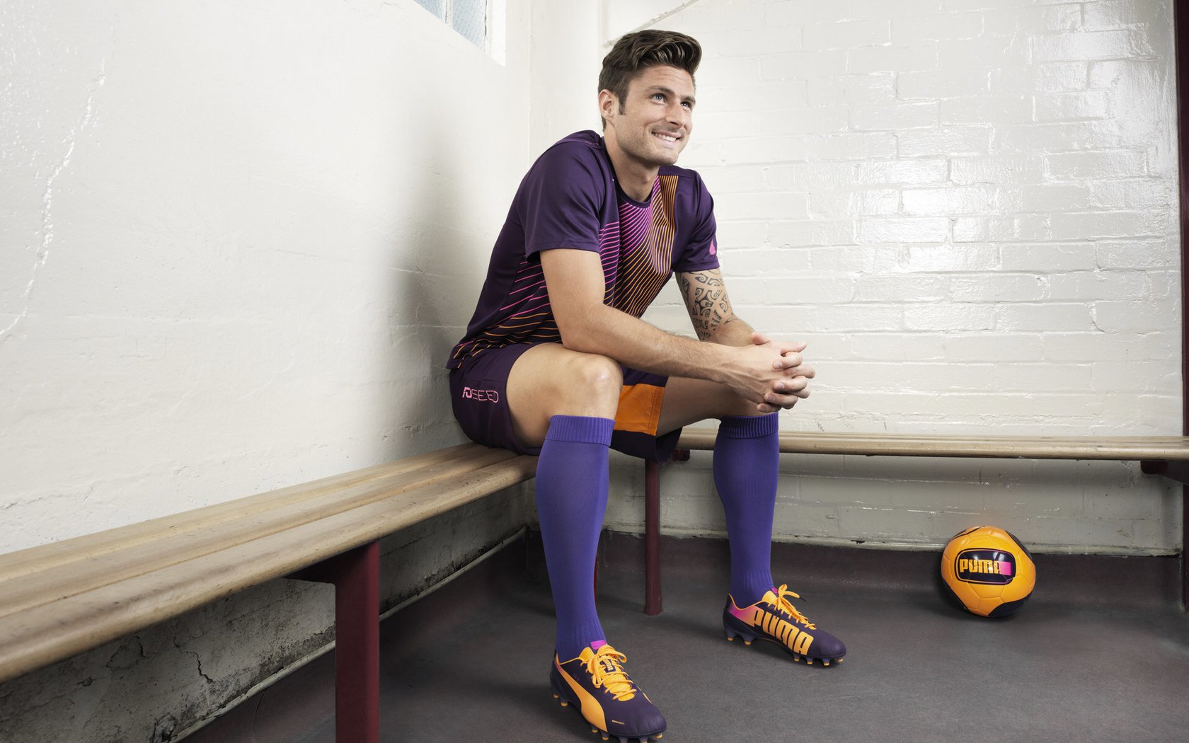 体育新闻中心推动体育赛事多角度高清直播技术，体育新闻现场直播