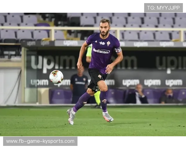 佛罗伦萨中场球员送出精准传球，帮助球队锁定胜局，佛罗伦萨足球